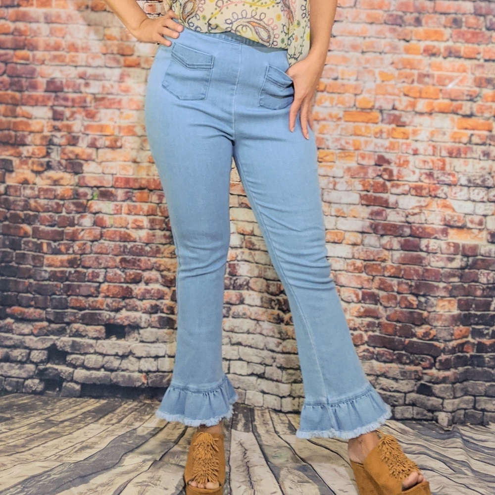 NWT ~ CUPCAKES & CASHMERE Ruffled Frayed Hem Jeans